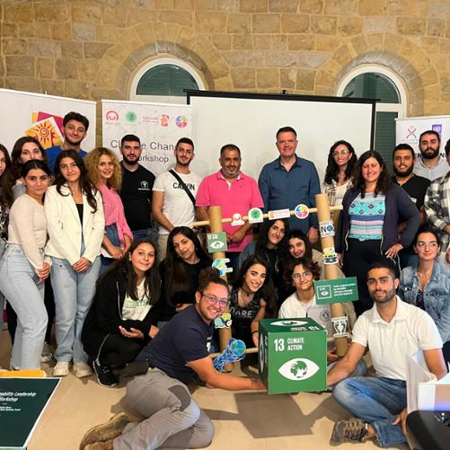 Zdjęcie przedstawia grupę beneficjentów programu podczas szkolenia 