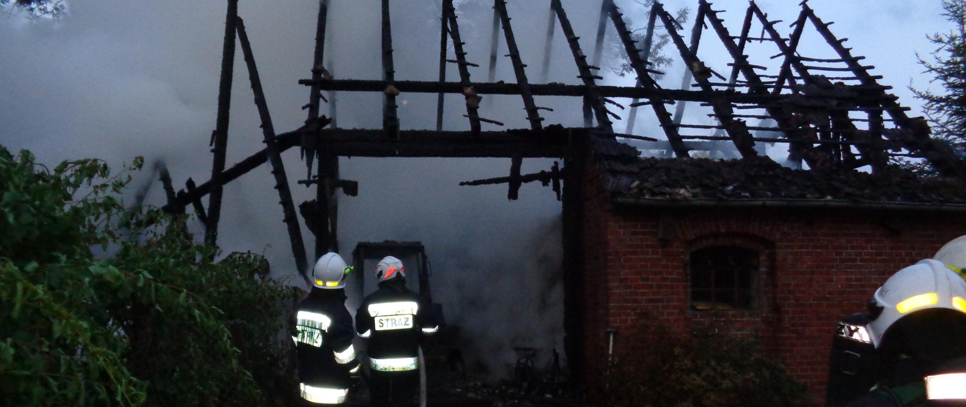 Pożar budynku gospodarczego w m. Nacław. Działania strażaków.