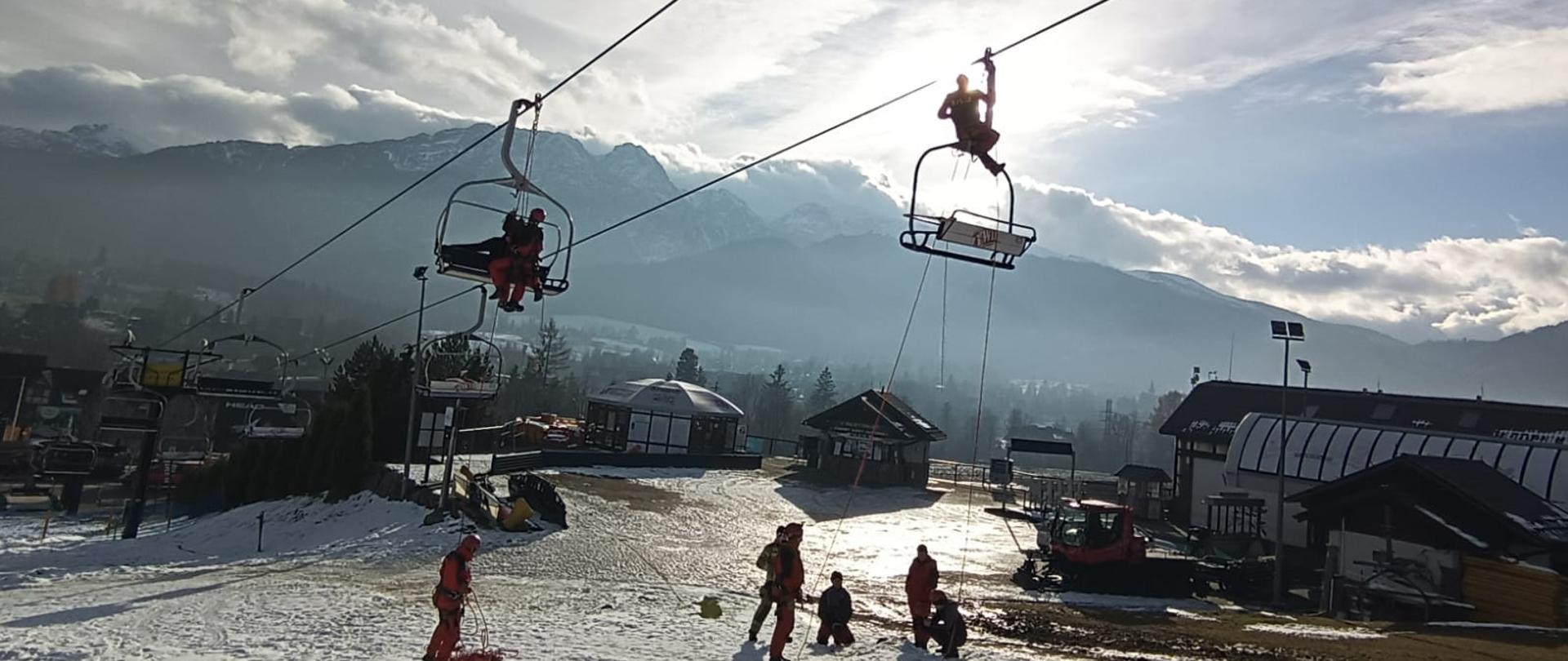 Warsztaty wysokościowe prowadzone przez funkcjonariusza tut. Komendy st. asp. Szymona Gądka