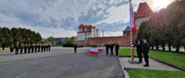 Uroczysty apel funkcjonariuszy KP PSP w Kędzierzynie-Koźlu z okazji Dnia Flagi Rzeczypospolitej Polskiej 