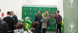 Strefa edukacji Inspekcji Transportu Drogowego cieszy się sporym zainteresowaniem odwiedzających targi
