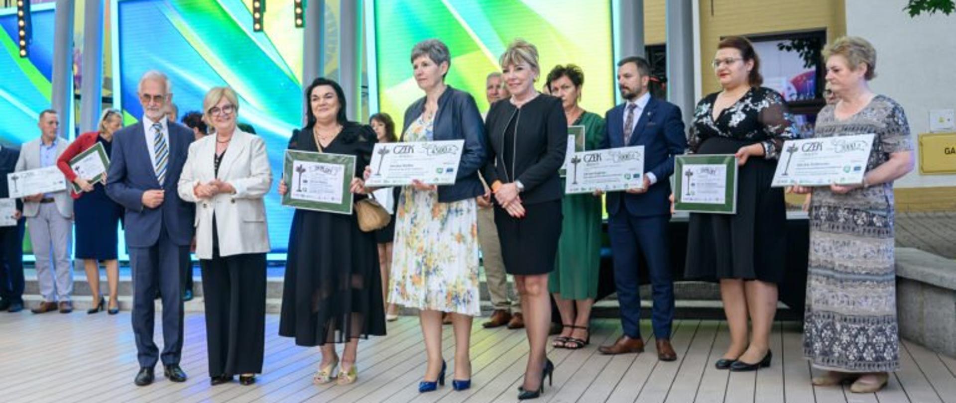 Zdjęcie przedstawia uczestników gali sołeckiej