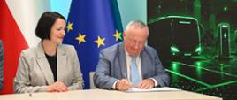 Podpisanie 6 umów dot. budowy i rozbudowy sieci elektroenergetycznych na potrzeby zasilania ogólnodostępnych stacji ładowania dużych mocy w siedzibie NFOŚiGW z przedstawicielami zarządów ENEA Operator, Energa-Operator, PGE Dystrybucja i TAURON Dystrybucja. 