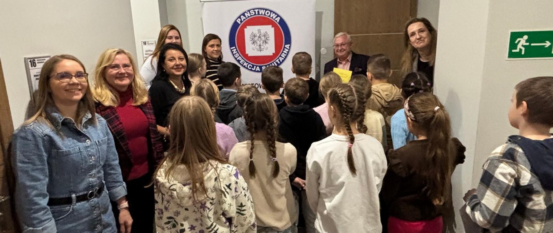 Uczniowie Szkoły Podstawowej im. Wincentego Pola w Stawiszynie z wizytą w PSSE w Kaliszu