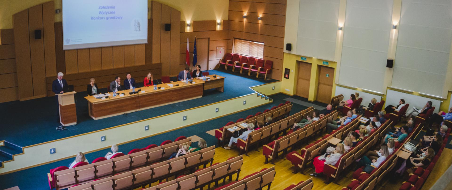 Deinstytucjonalizacja usług społecznych – dobre praktyki