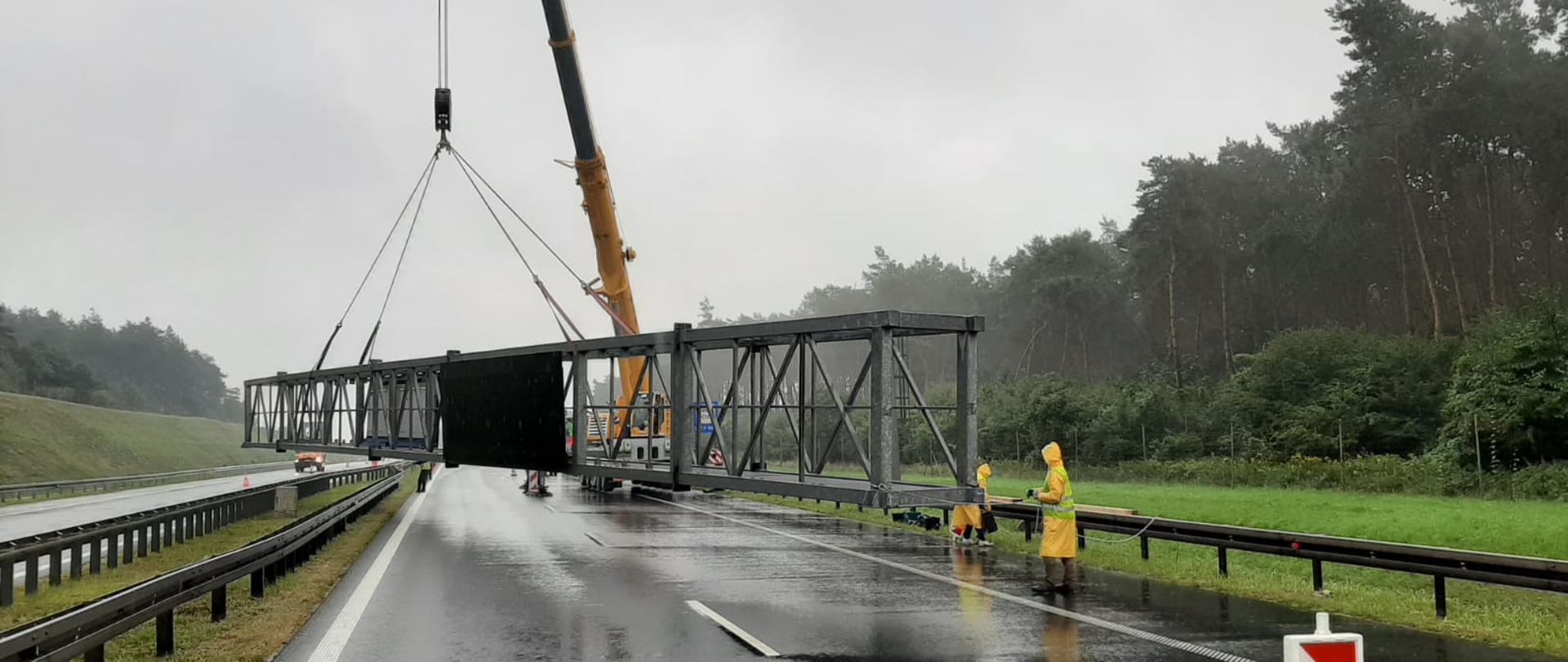 Montaż bramownicy na autostradzie A4