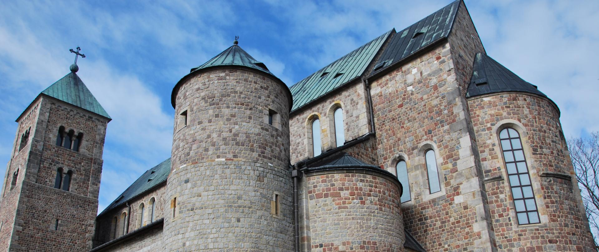 Archikolegiata w Tumie - widok na apsydę z południowego wschodu