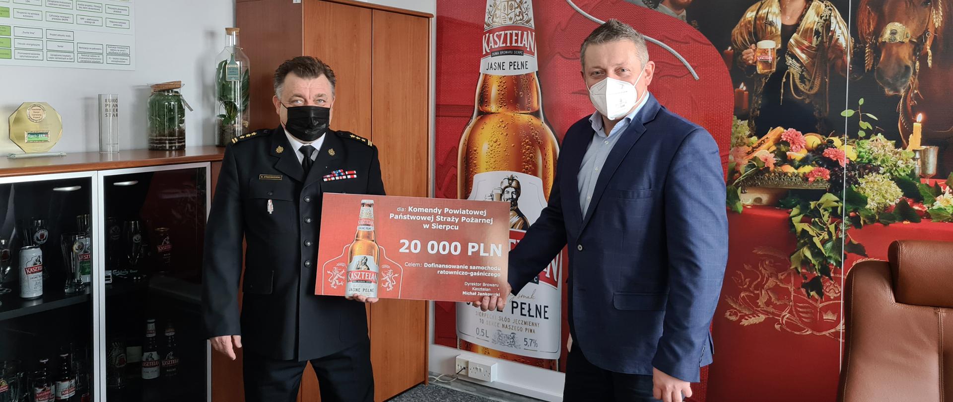 Przekazanie symbolicznego czeku na dofinansowanie zakupu ciężkiego samochodu ratowniczo-gaśniczego dla KP PSP w Sierpcu.