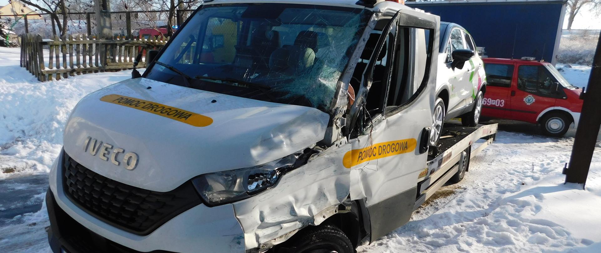 jeden z uszkodzonych pojazdów