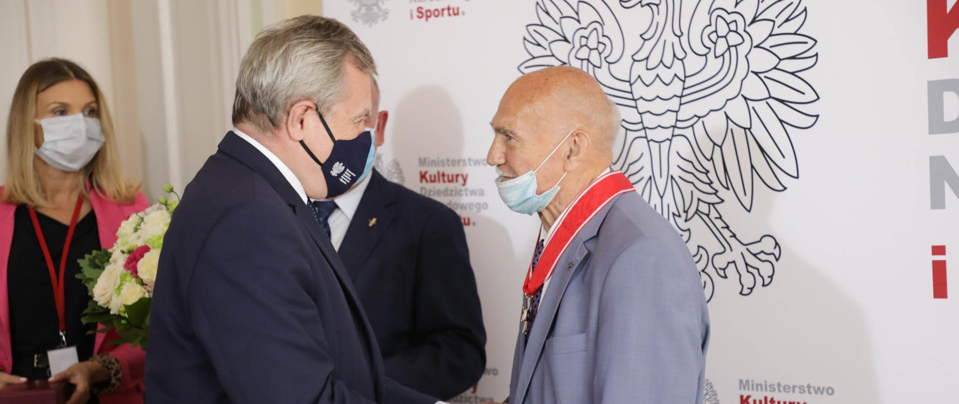 Krzyże Komandorskie Orderu Odrodzenia Polski dla Ewy Kłobukowskiej i Mariana Kasprzyka, fot. Jan Jechna