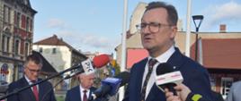 Sławomir Mazurek, zastępca prezesa zarządu NFOŚiGW na konferencji prasowej w Nakle