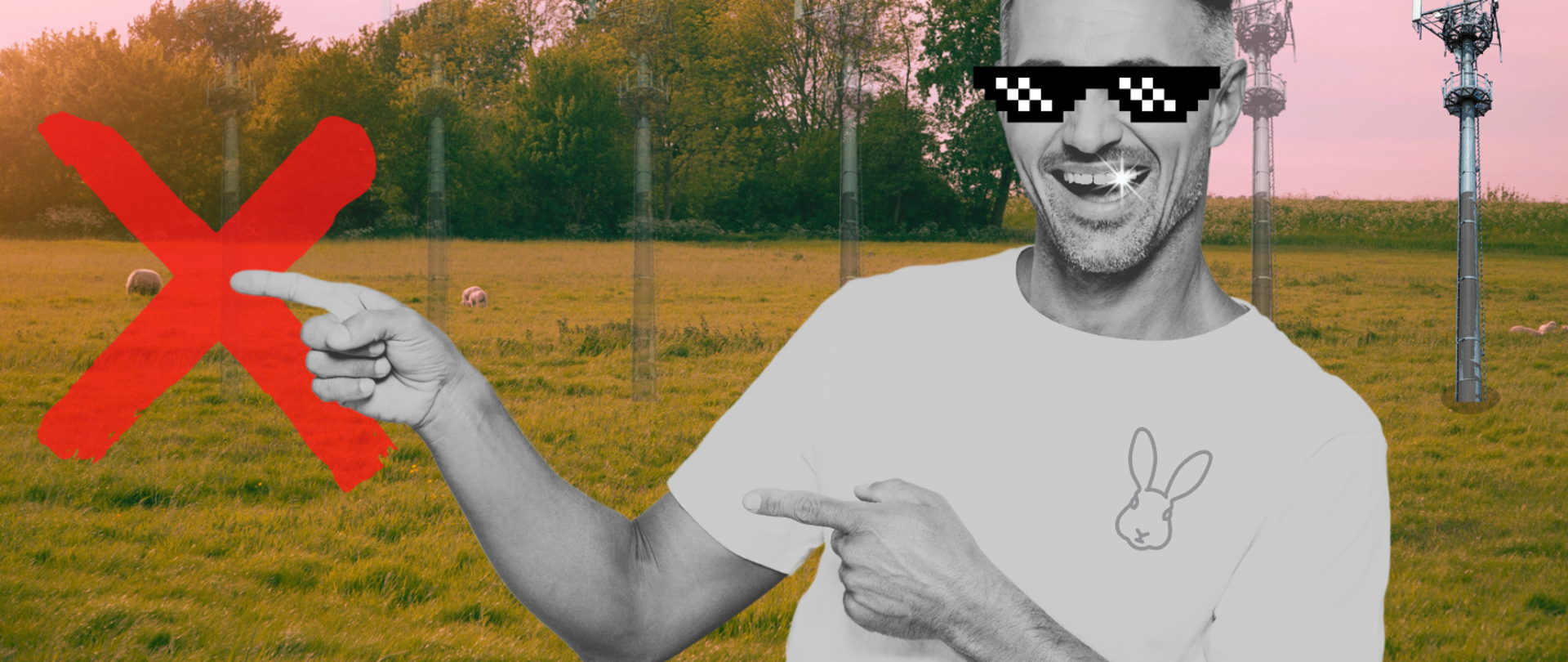 Mężczyzna z szerokim uśmiechem wskazuje na wielki czerwony iks, w miejscu gdzie na łące stał maszt telekomunikacyjny. Za jego plecami maszt wyłania się stopniowo w innym miejscu. 