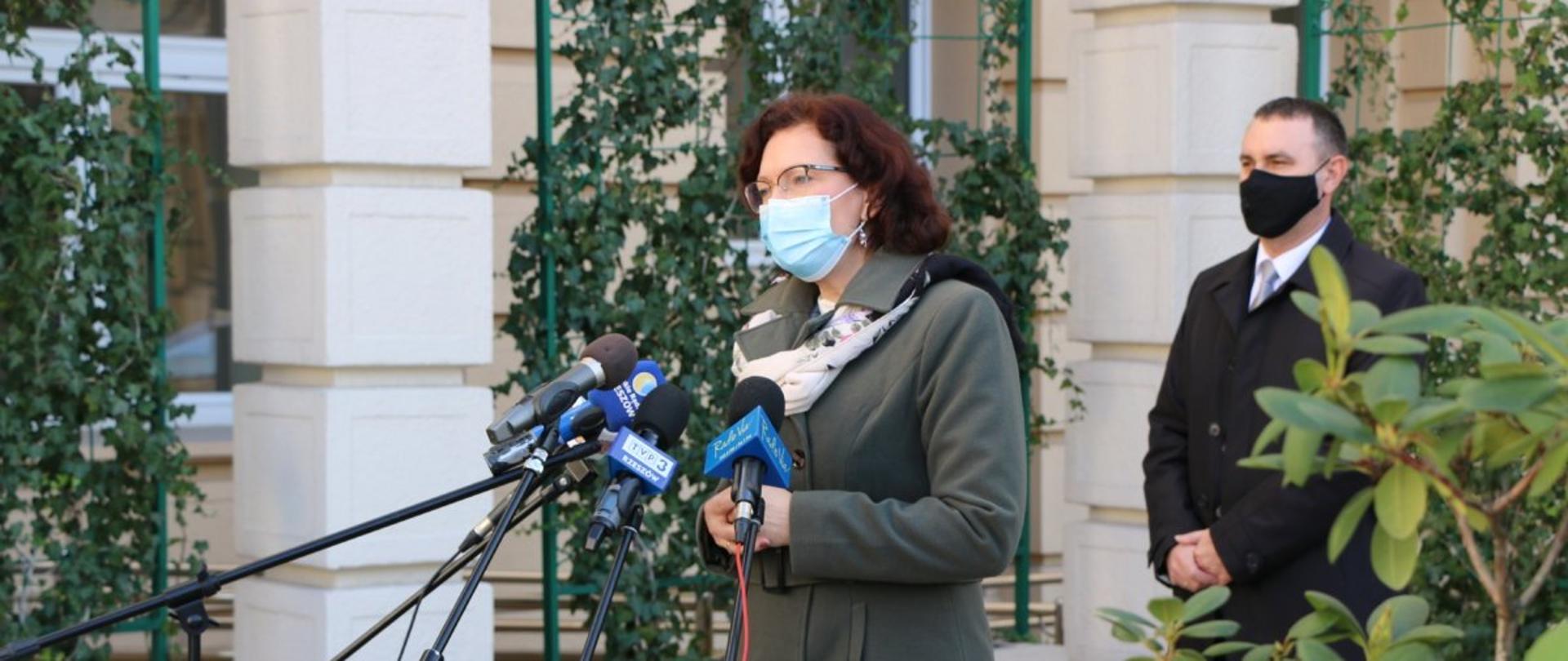 Wspólna konferencja wojewody i lekarzy poz