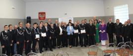 Zdjęcie przedstawia jednostki OSP i zaproszonych gości