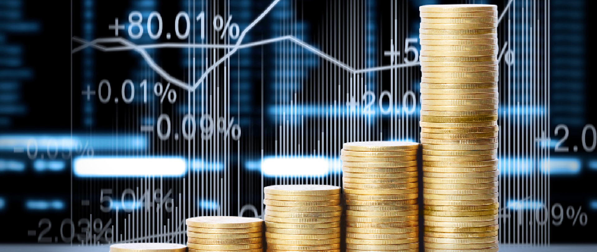 Słupki monet na tle notowań giełdowych