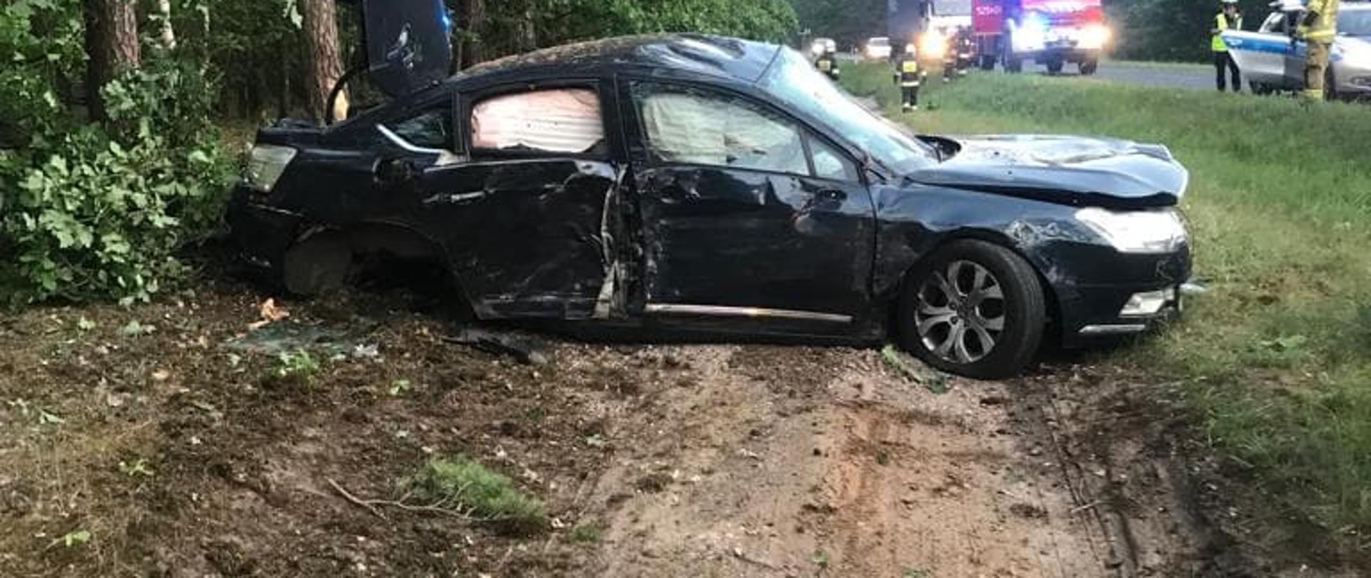 Zderzenie dwóch samochodów osobowych marki CITROEN C5 raz KIA CEED na 78. kilometrze drogi wojewódzkiej nr 187 na wysokości miejscowości Dąbrówka Leśna.