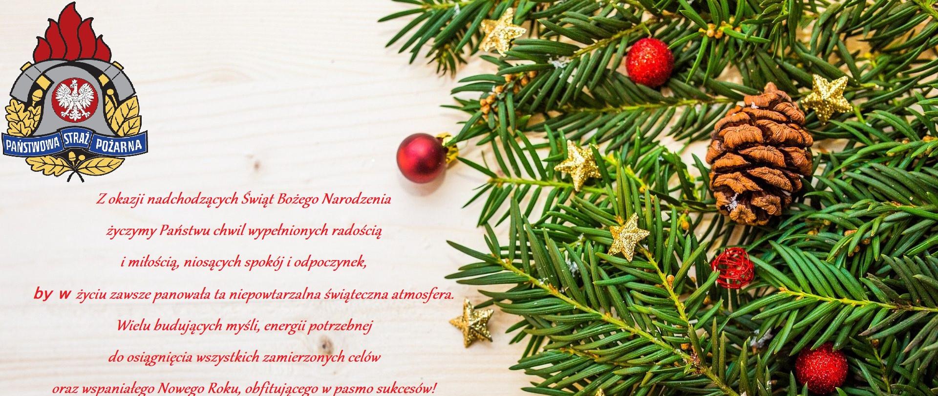 Z prawej igliwie szyszki oraz bombki. Z lewej na górze logo PSP pod nim tekst życzeń świątecznych. 