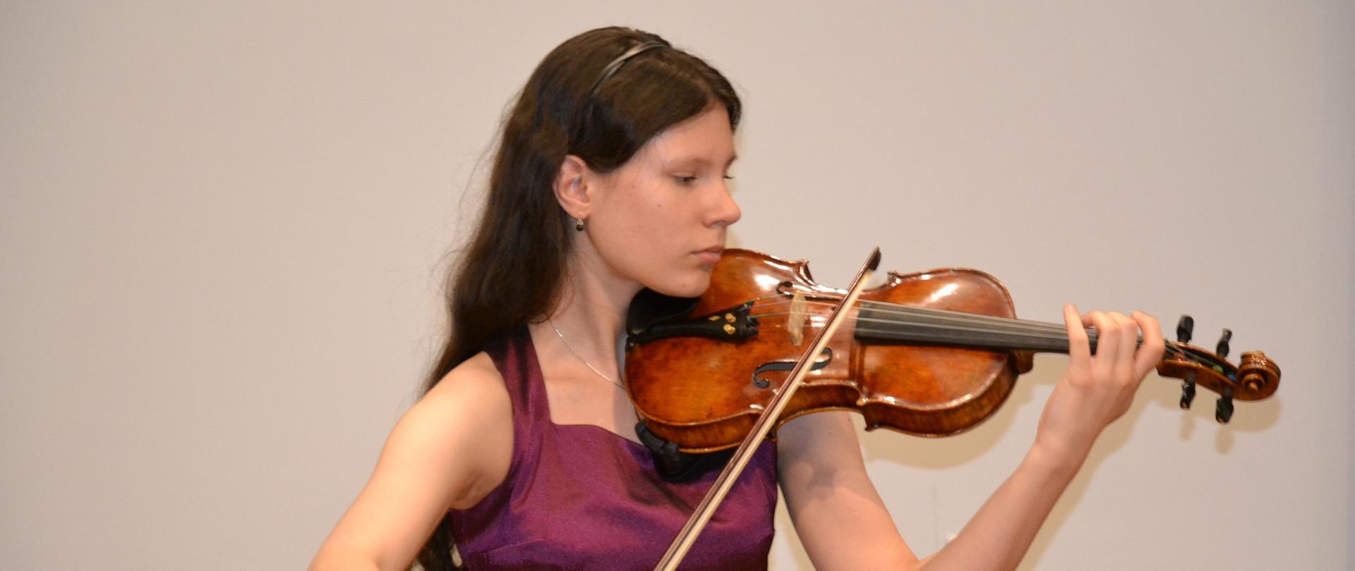 Alicja jabłońska podczas solowego koncertu w Sali Królewskiej PSM w Mielcu