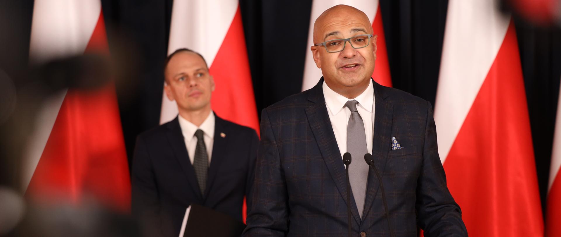 Minister infrastruktury Alvin Gajadhur i wiceminister infrastruktury Rafał Weber 