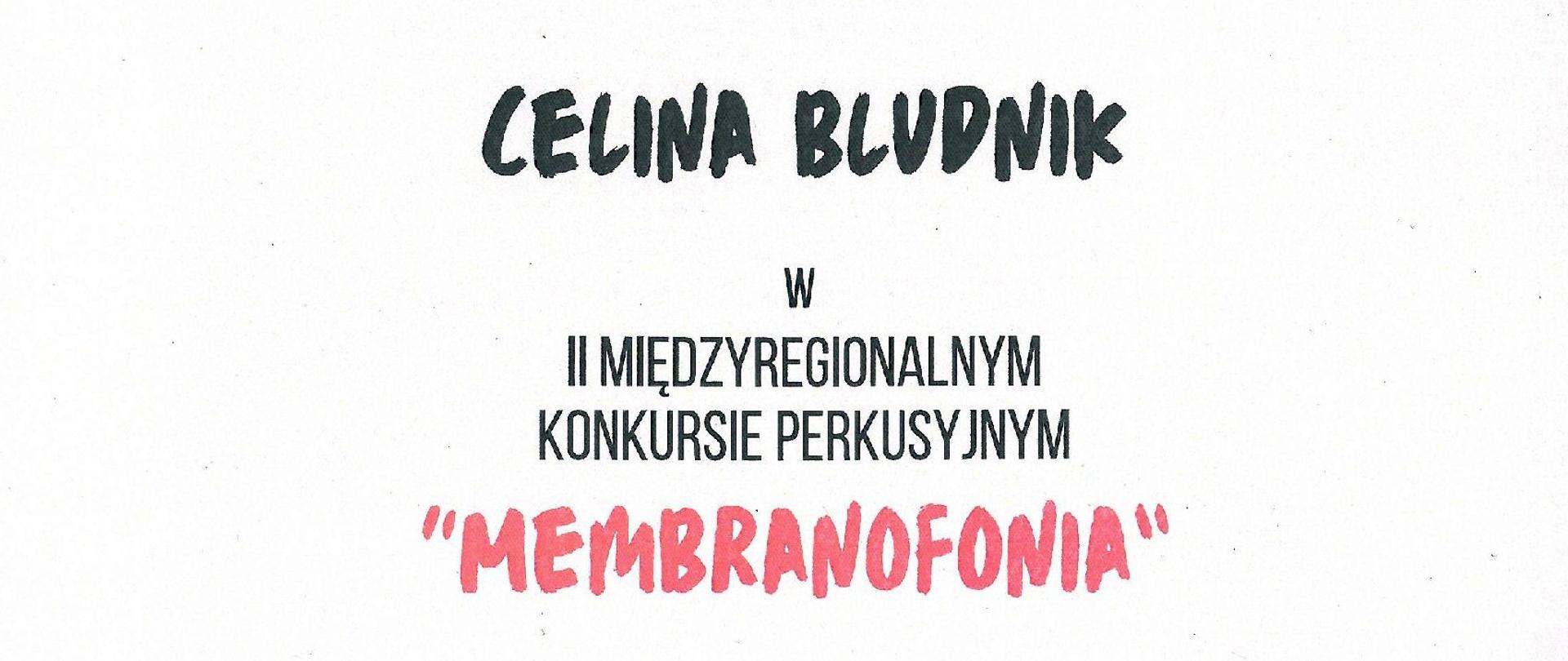 Zdjęcie przedstawia dyplom za zajęcie III miejsca dla uczennicy podczas II Międzyregionalnego Konkursu Perkusyjnego "Membranofonia". Na białym tle graficzne rysunki czerwonych i czarnych nutek.