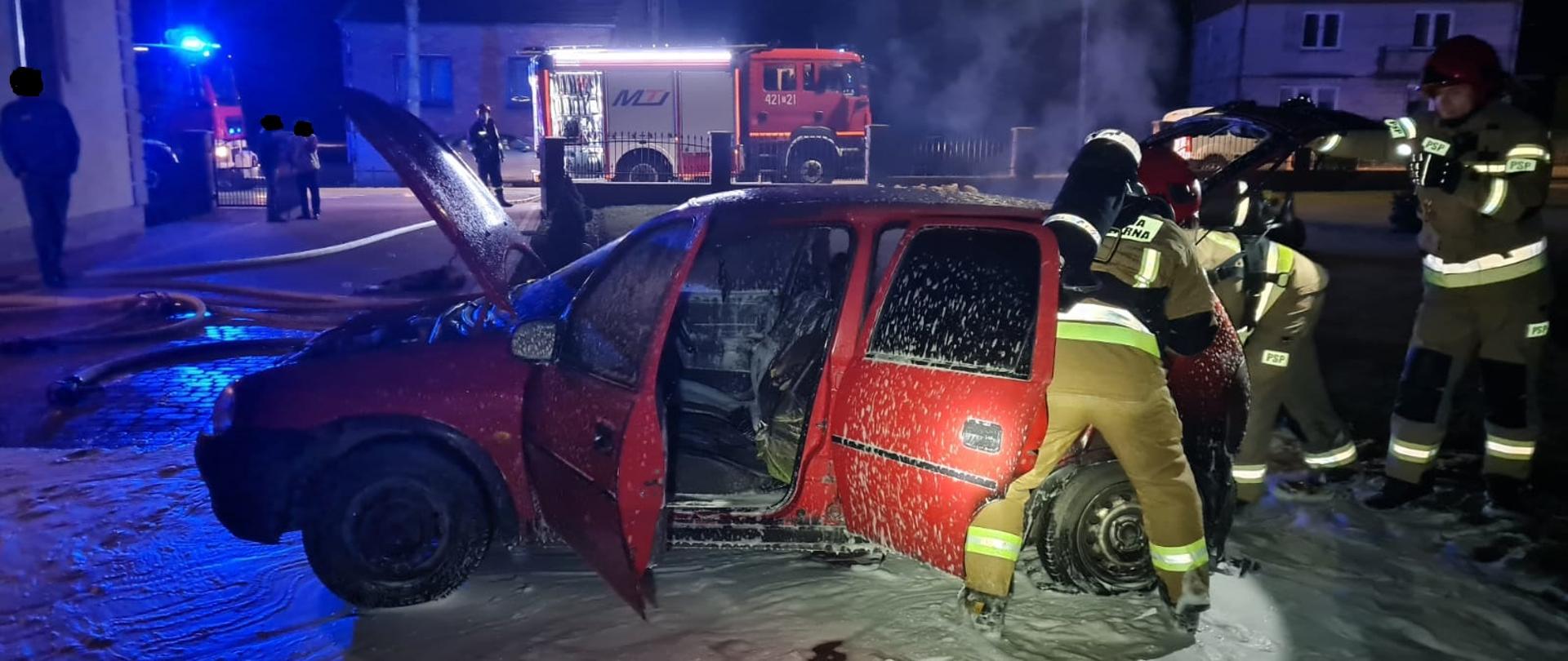 Pożar samochodu osobowego w miejscowości Kazimierza Mała –powiat kazimierski 