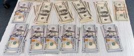 Banknoty USD na stole