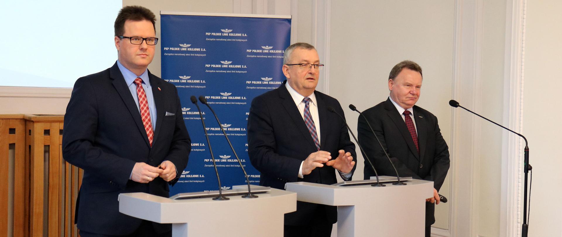 Wiceminister A.Bittel, minister A. Adamczyk oraz prezes zarządzu PKP PLK I. Merchel
