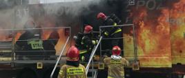 Szkolenie z pożarów wewnętrznych w trenażerze pożarowym - ćwiczenia praktyczne
