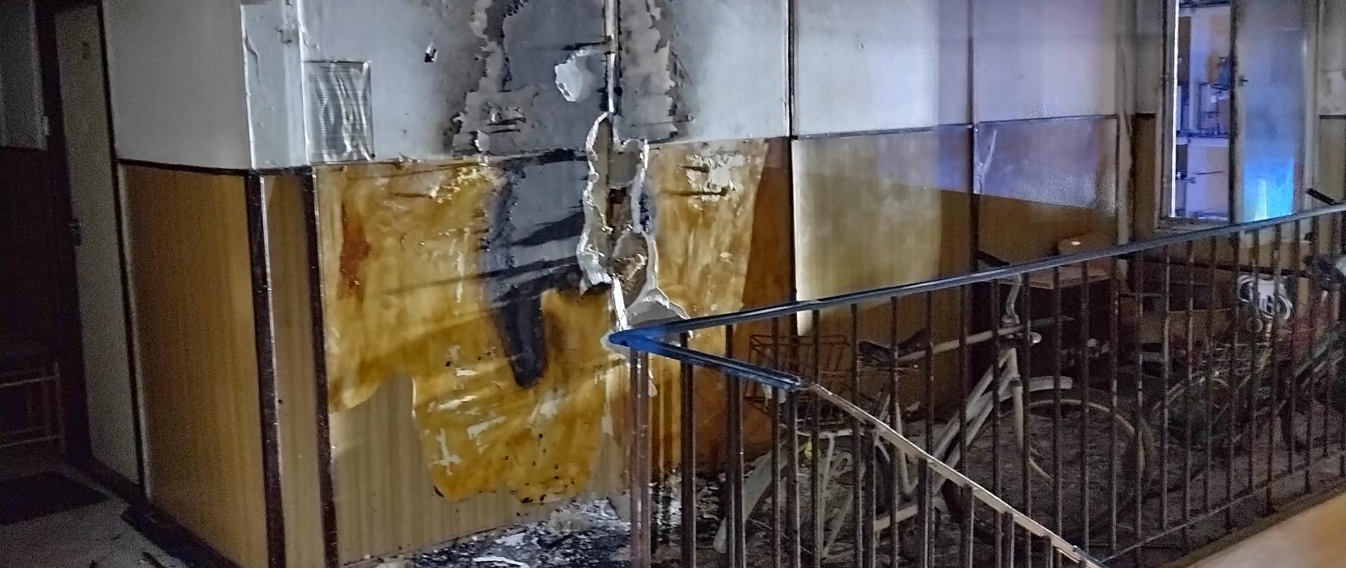 Pożar w budynku wielorodzinnym w Ćmielowie