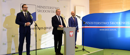 Wiceminister Sławomir Mazurek, minister Henryk Kowalczyk i wiceminister Michał Kurtyka