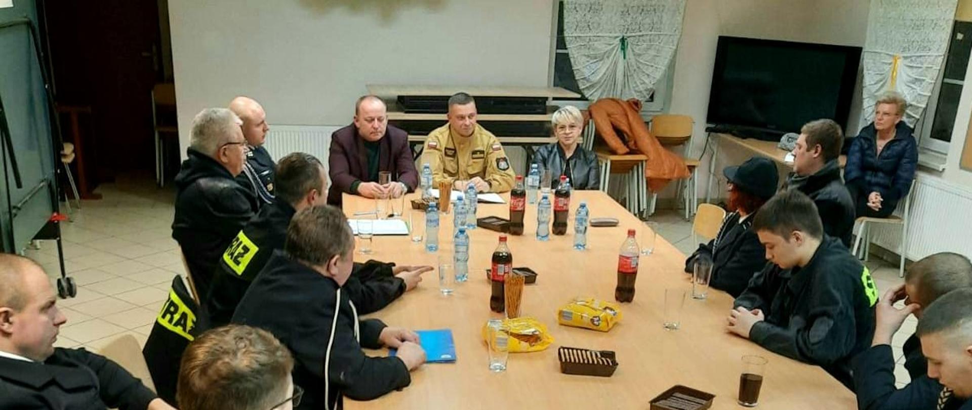 Zdjęcie przedstawia uczestników zebrania OSP.