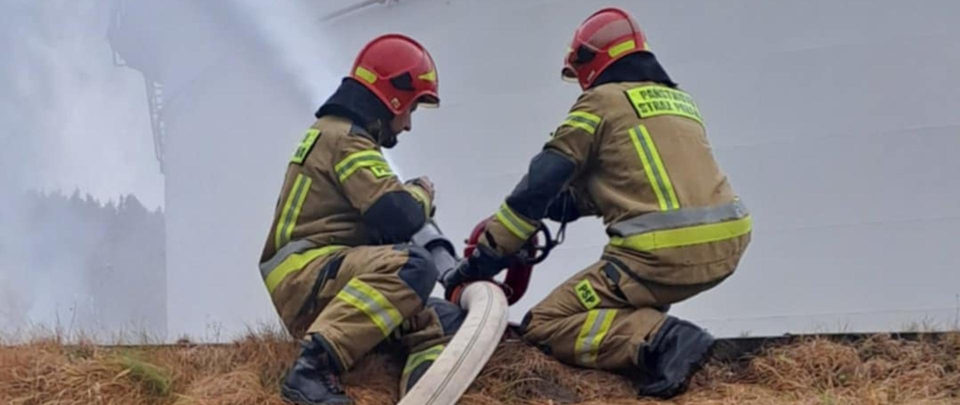 Ćwiczenia ratowniczo - gaśnicze w bazie PERN w Dębogórzu 