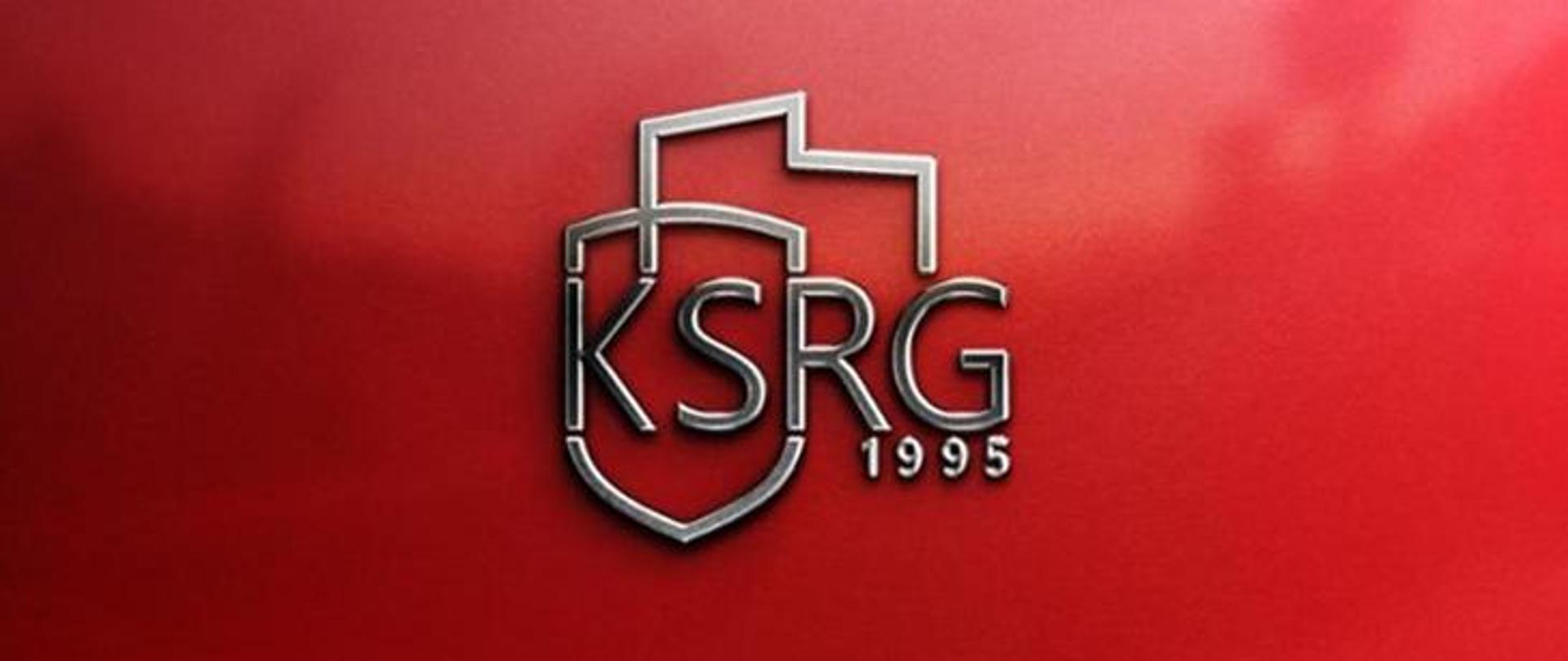 Logotyp Krajowego Systemu Ratowniczo-Gaśniczego. Symbol tarczy i zarysu mapy Polski a w nim wpisany napis KSRG. Pod nim data 1995
