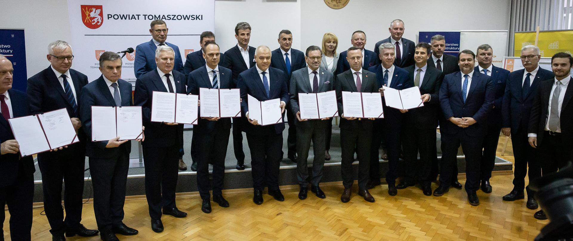 Family photo uczestników wydarzenia. 