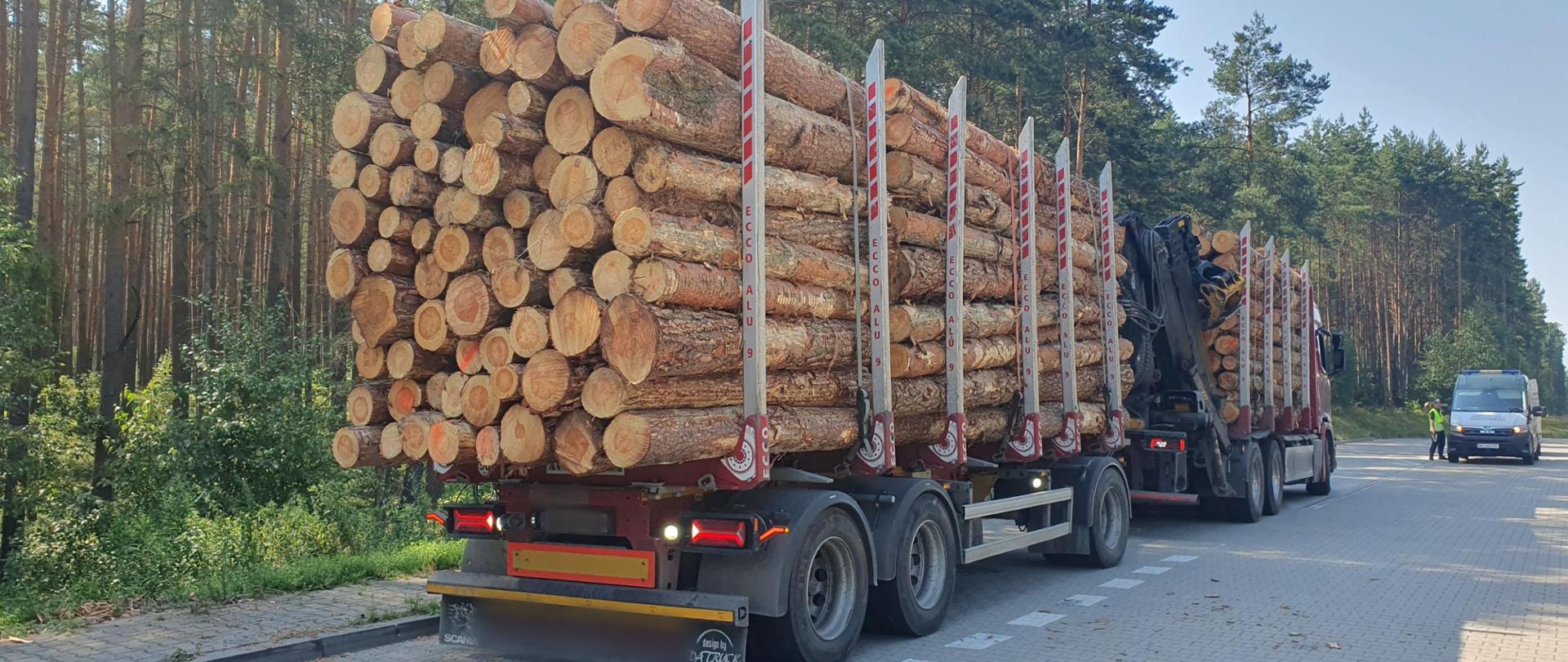 Kontrolowany zespół pojazdów na punkcie kontrolnym opolskiej Inspekcji Transportu Drogowego