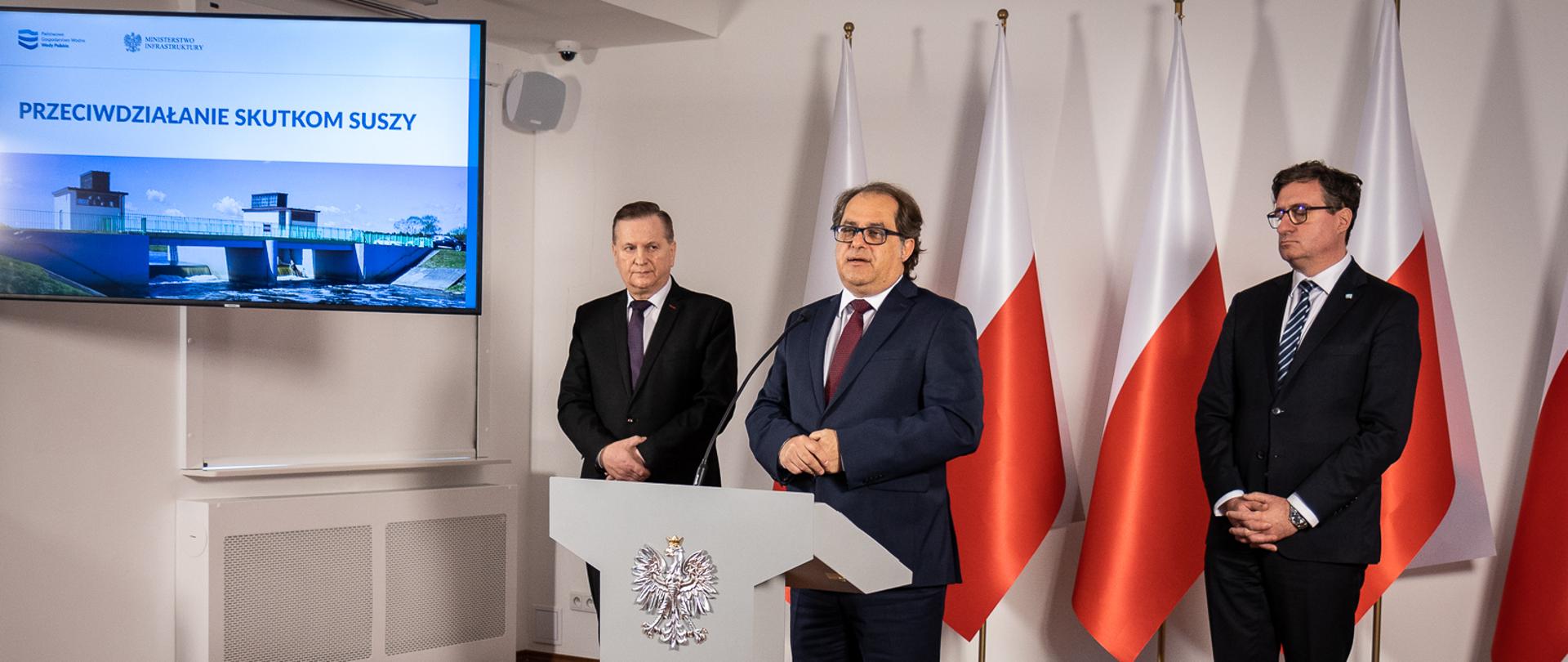 Wiceminister infrastruktury Marek Gróbarczyk w trakcie konferencji