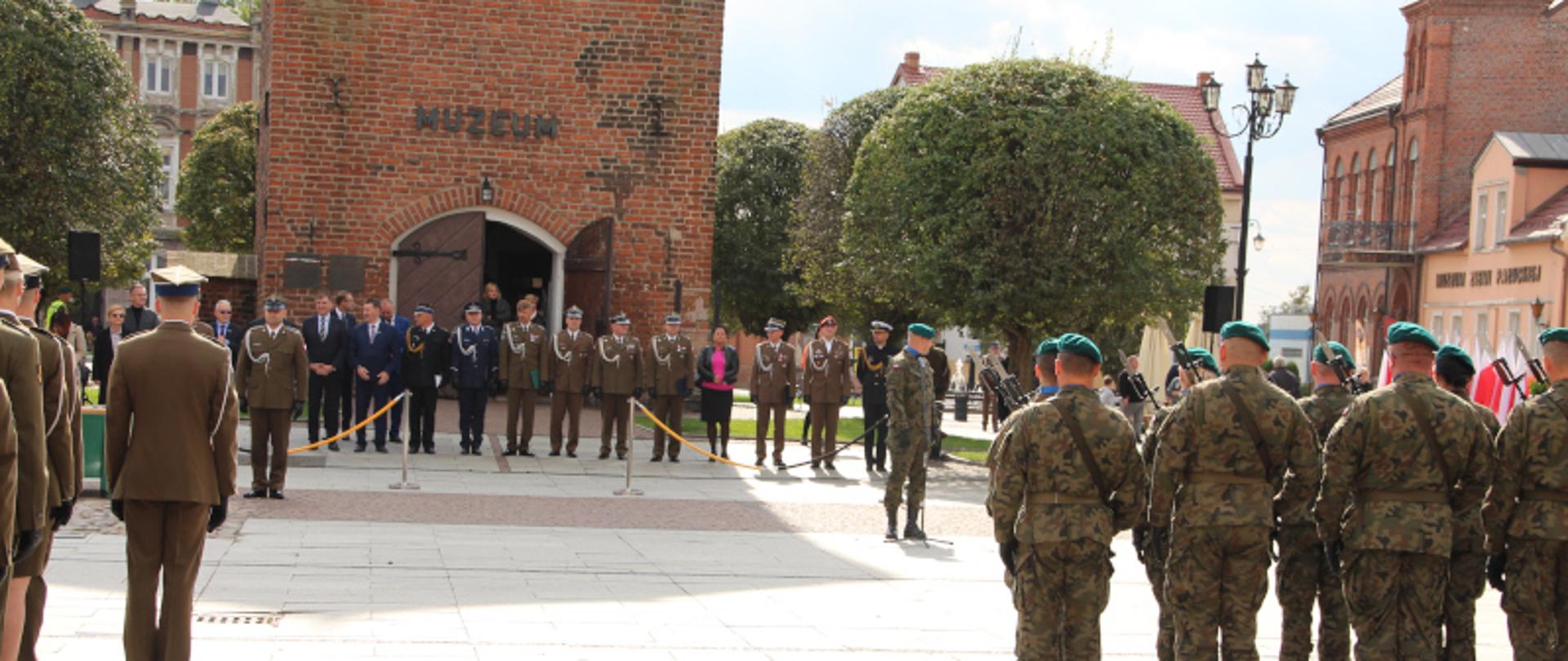 Obchody z okazji XVII lecia nadania sztandaru 2 B.Log.