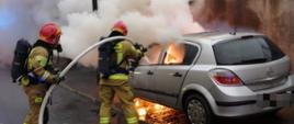 na zdjęciu widać spalone wnętrze samochodu osobowego