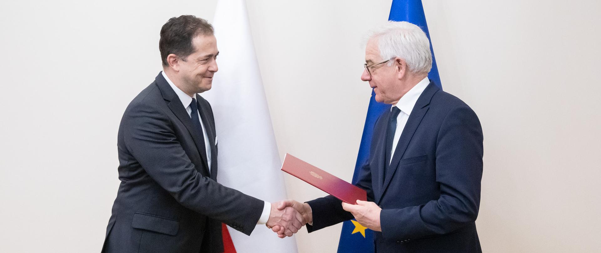 Minister Jacek Czaputowicz has presented Paweł Milewski with his nomination as Ambassador to Japan 