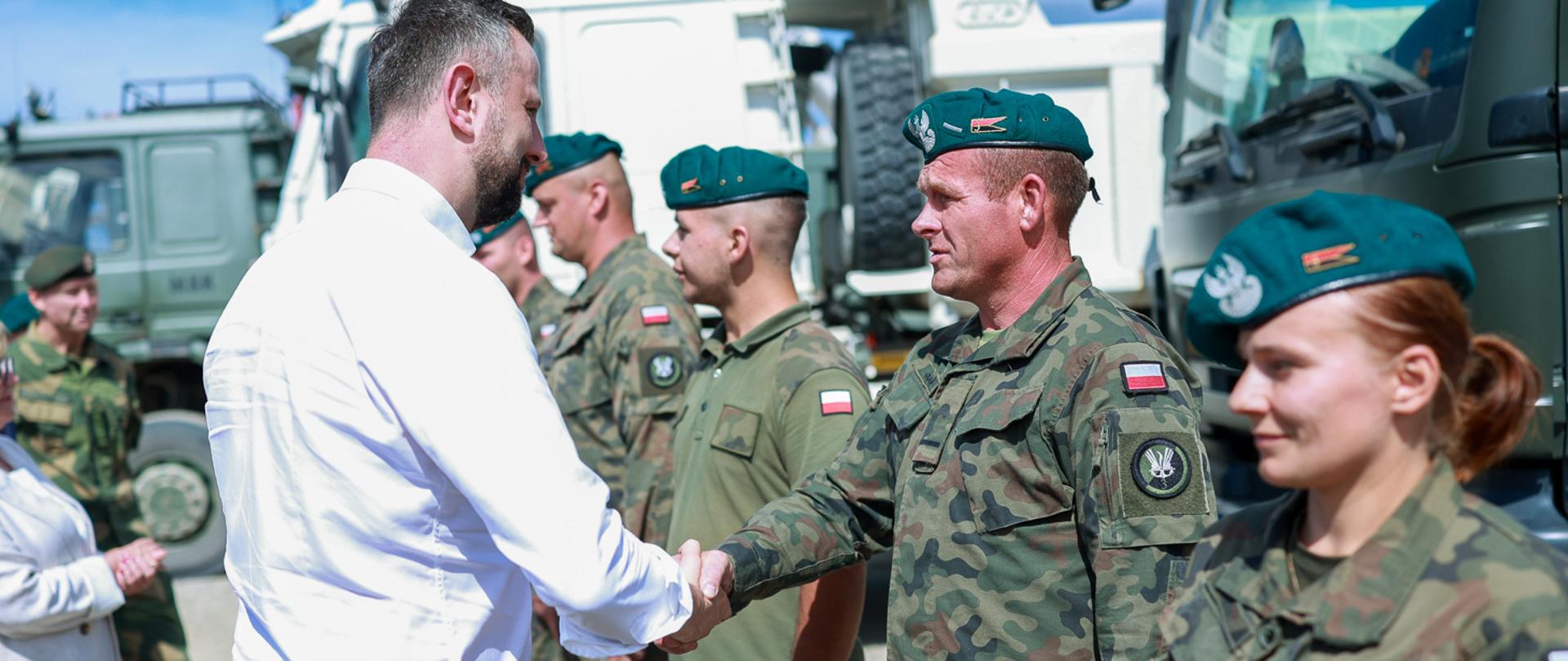 W piątek, 22 sierpnia br. Władysław Kosiniak-Kamysz wicepremier, minister obrony narodowej odwiedził Ośrodek Szkolenia Poligonowego Wojsk Lądowych Dęba - Lipa.