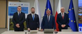 Na zdjęciu od lewej strony: Dariusz Napiórkowski, członek Zarządu Przedsiębiorstwa Energetycznego, Wojciech Pawlik, Prezes Zarządu Przedsiębiorstwa Energetycznego w Siedlcach, Józef Matysiak, Zastępca Prezesa Zarządu NFOŚiGW, Tomasz Hapunowicz, Prezydent Miasta Siedlce.
