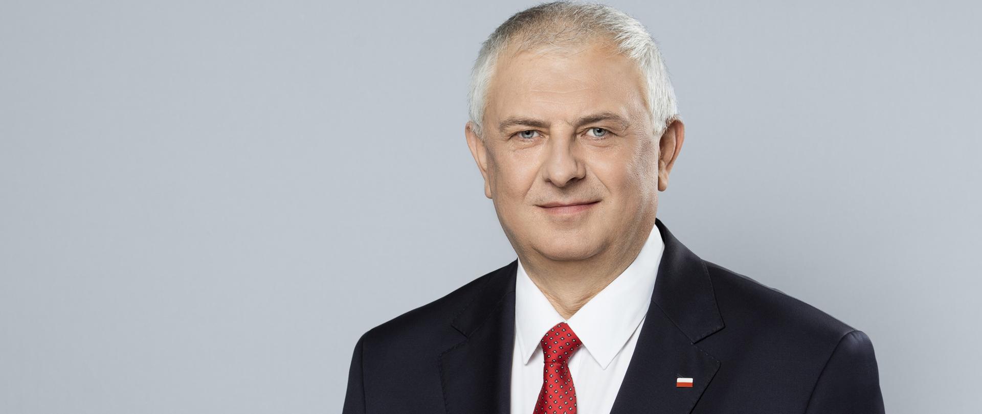 zdjęcie wiceministra Grzegorza Piechowiaka