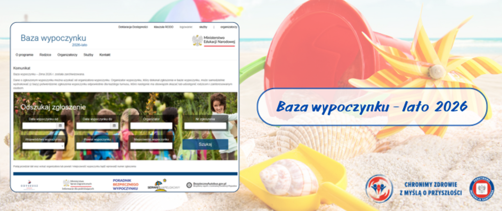 Grafika informacyjna promująca Bazę Wypoczynku na lato 2026. Po lewej stronie znajduje się zrzut ekranu strony internetowej Bazy Wypoczynku prowadzonej przez Ministerstwo Edukacji Narodowej, służącej do wyszukiwania zgłoszonych form wypoczynku dla dzieci i młodzieży. Po prawej stronie umieszczono napis „Baza wypoczynku – lato 2026”. Tło przedstawia plażę z kolorowymi akcesoriami do zabawy w piasku, takimi jak wiaderko, łopatka, foremka i muszelki. W dolnej części grafiki widoczne są logo Państwowej Inspekcji Sanitarnej wraz z hasłem: Chronimy zdrowie z myślą o przyszłości.. Grafika zachęca do korzystania z oficjalnej bazy przy wyborze letniego wypoczynku dla dzieci.