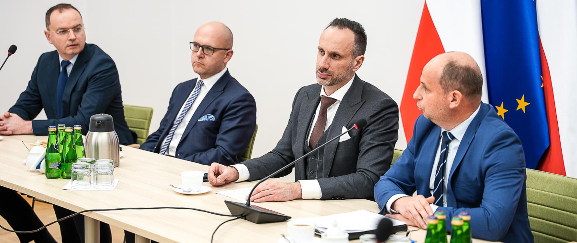 Wiceminister Kowalski przekazał informację o przedłużeniu szczególnych warunków kredytów obrotowych w ramach FGR podczas spotkania dotyczącego postępów wdrażania Funduszu i perspektyw wykorzystania instrumentów finansowych w przyszłości