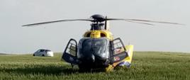 Na polu soi śmigłowiec LPR