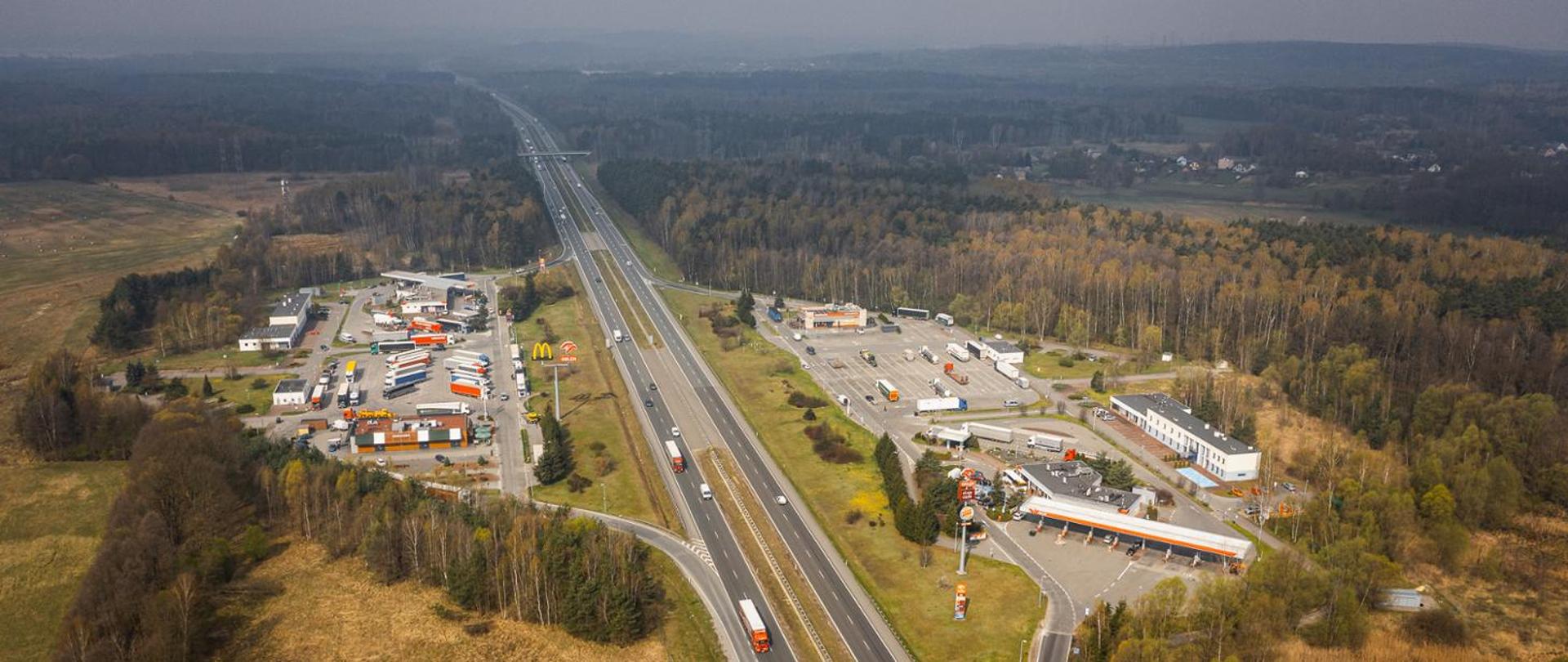 Miejsca Obsługi Podróżnych (MOP) w Jaworznie wśród terenów leśnych