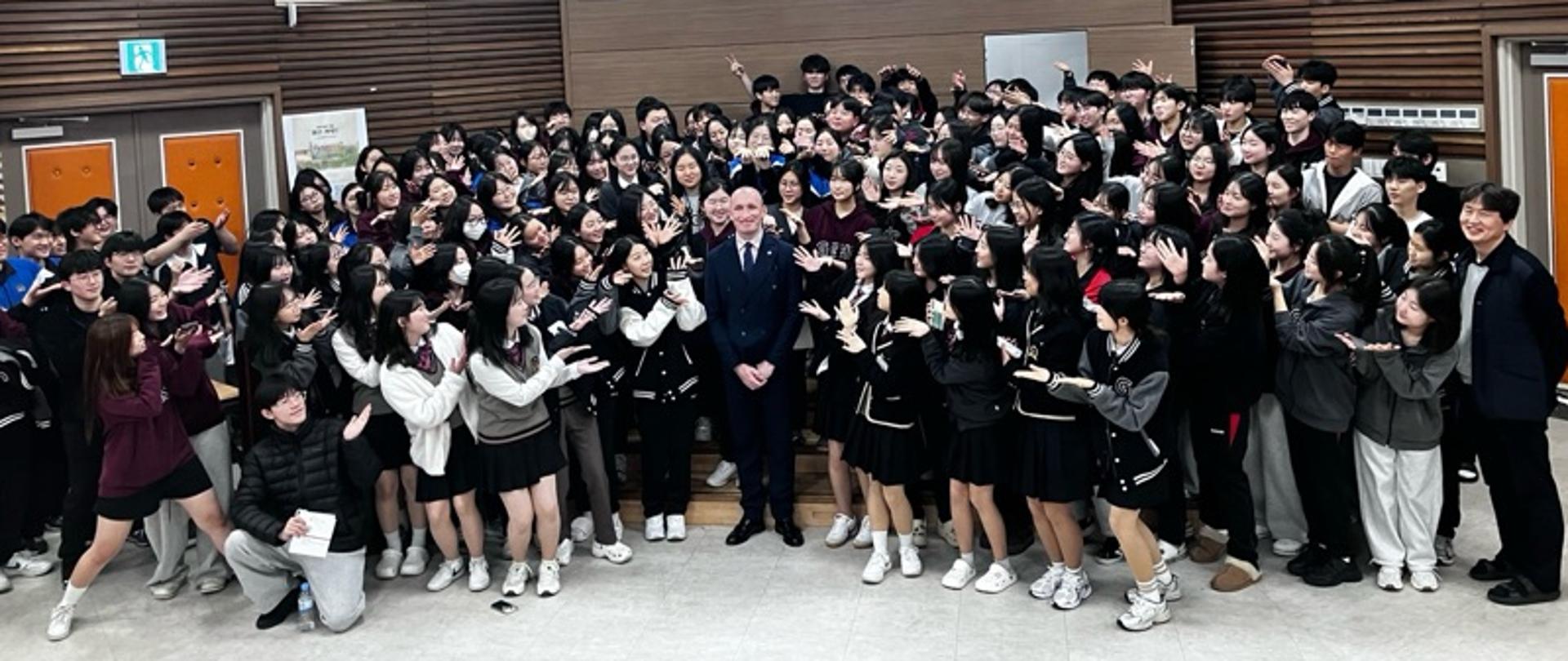 서울과 고양의 국제 학교에서의 강연