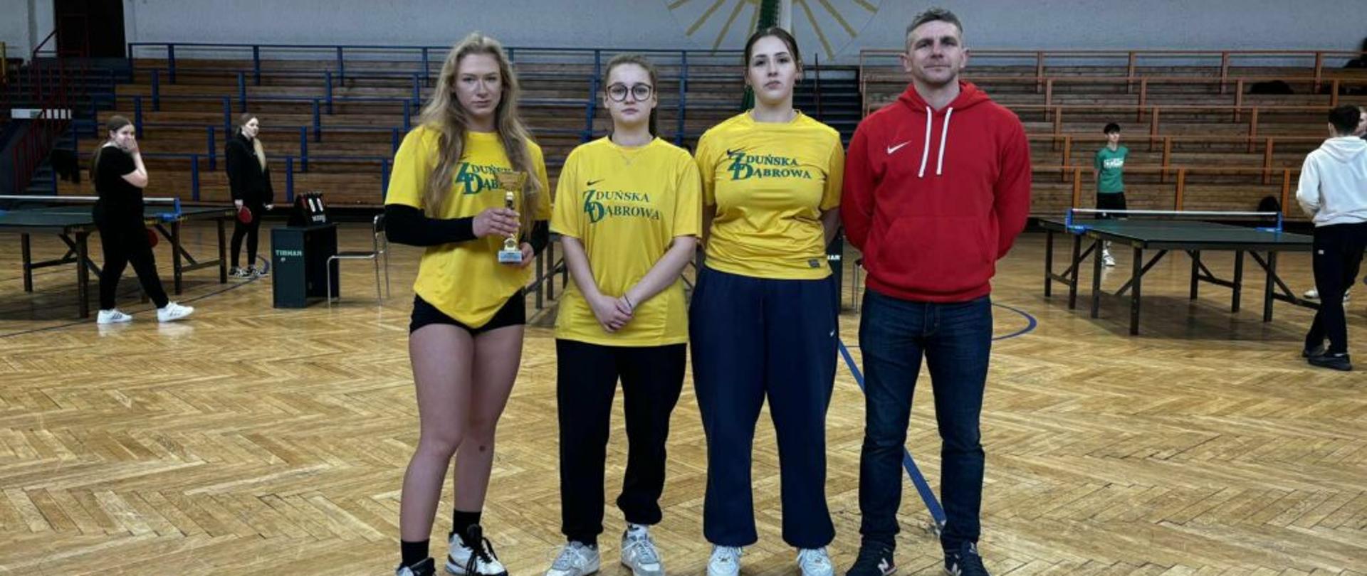 Podwójny awans i wielki triumf dziewcząt z ZSCKR w Zduńskiej Dąbrowie