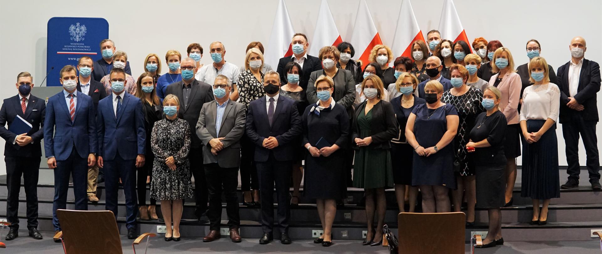 Uczestnicy uroczystości wręczenia Odznak Honorowych