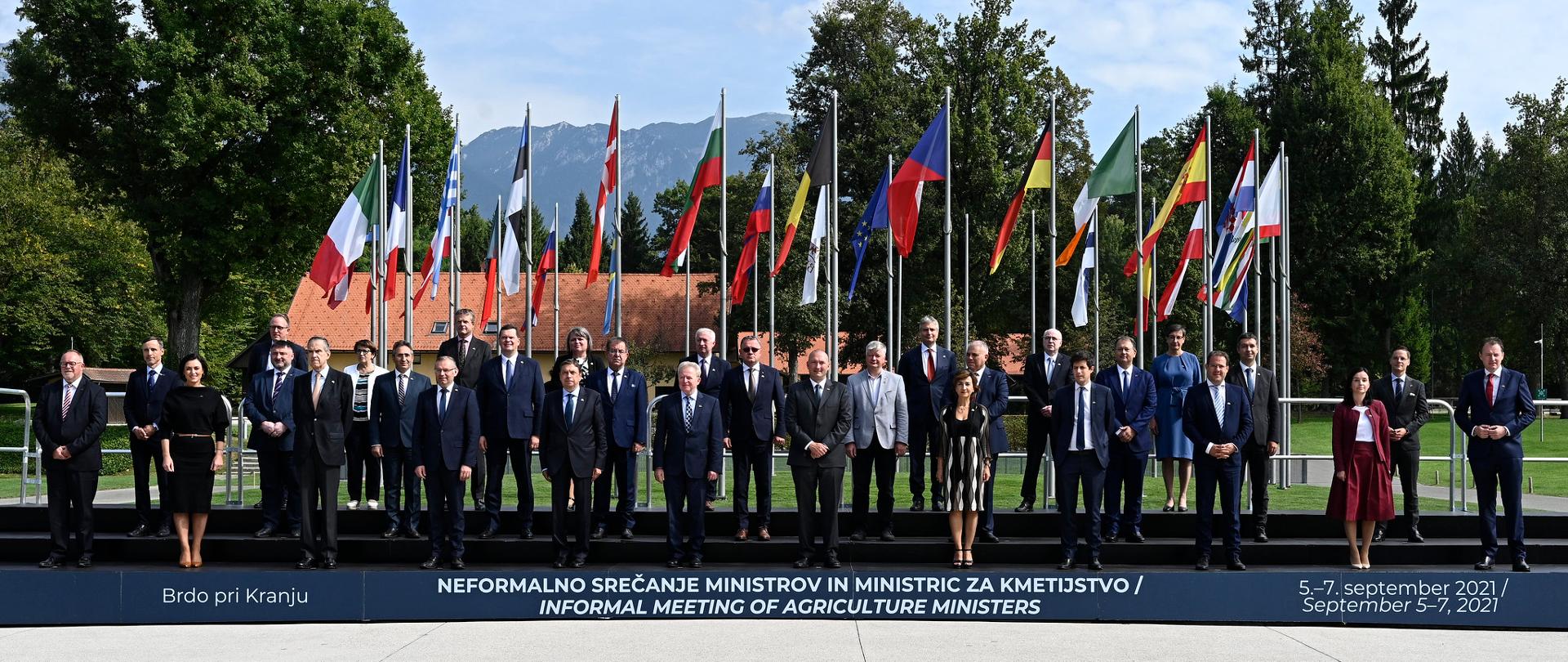 Family photo (photo by: Slovenian Presidency)